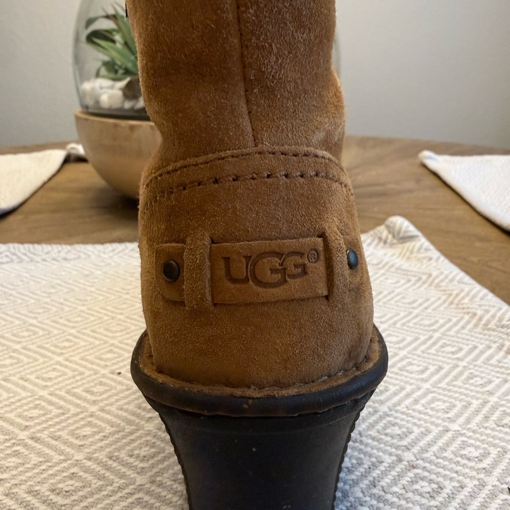 Ugg Cream Shearling Lined Interior - image 7